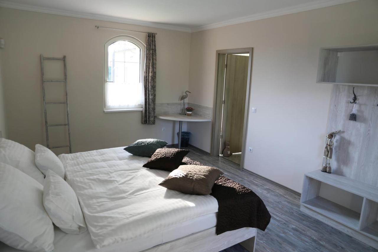 Hotel Tiszavilag Pihenohaz à Tiszakécske Extérieur photo