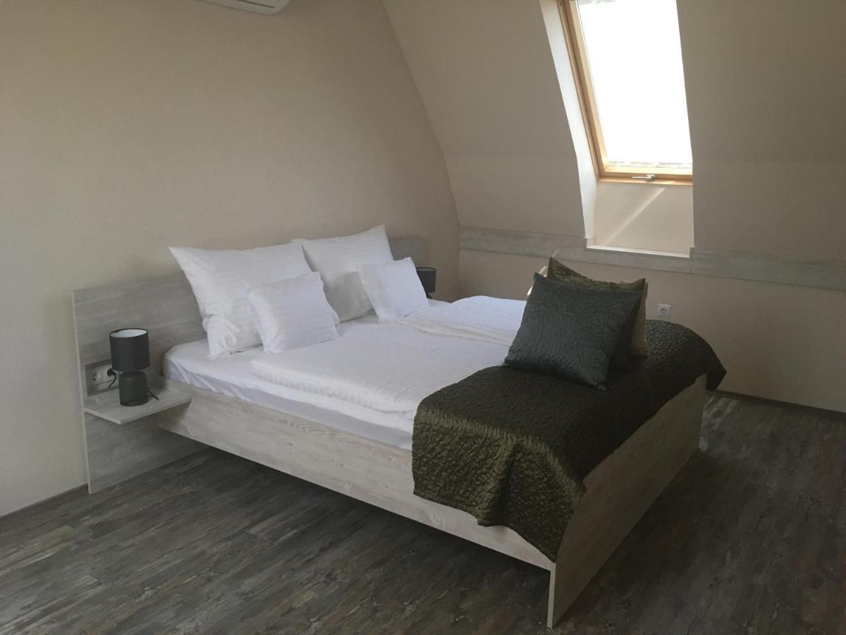 Hotel Tiszavilag Pihenohaz à Tiszakécske Extérieur photo