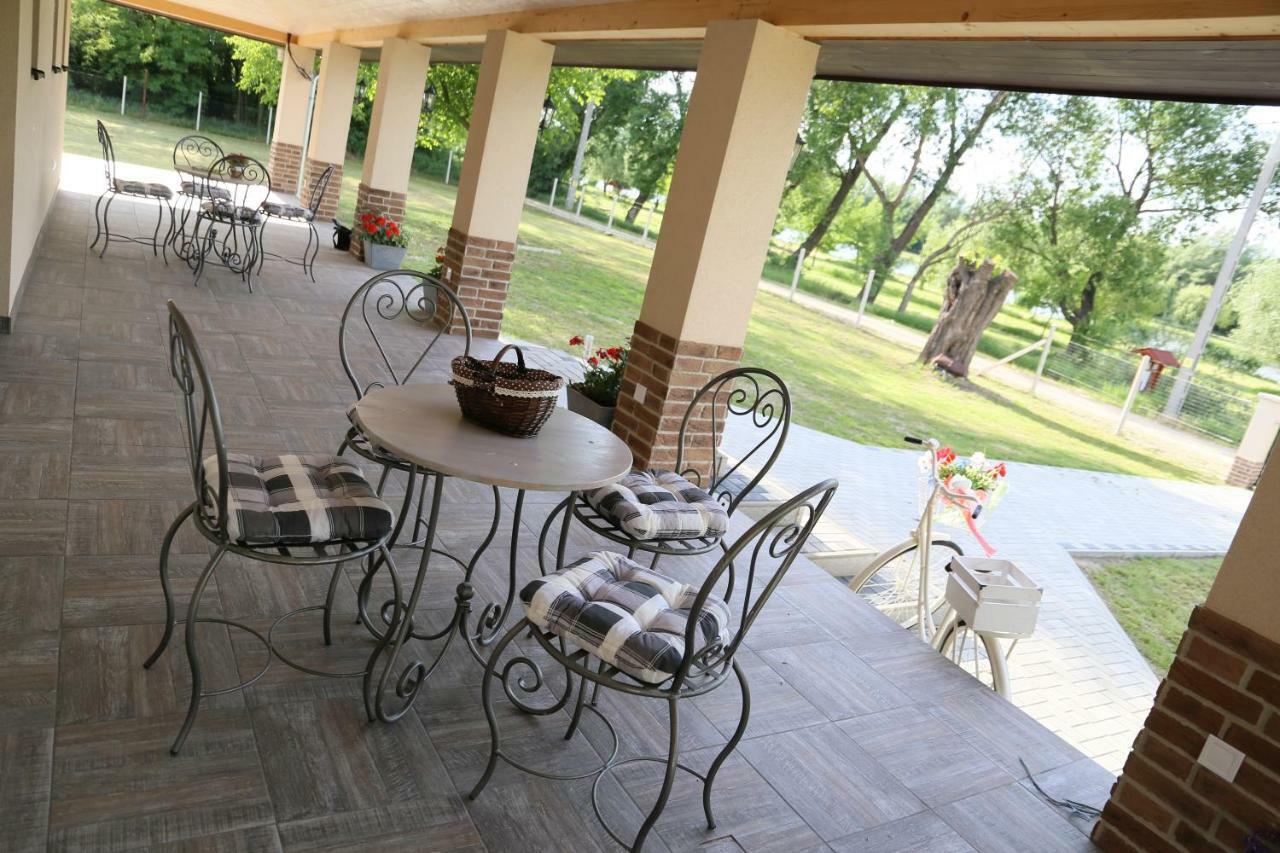 Hotel Tiszavilag Pihenohaz à Tiszakécske Extérieur photo